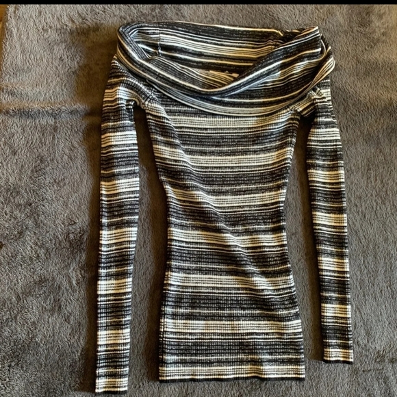 NWOT Candies Black White Stripe Sweater XS - Picture 2 of 4
